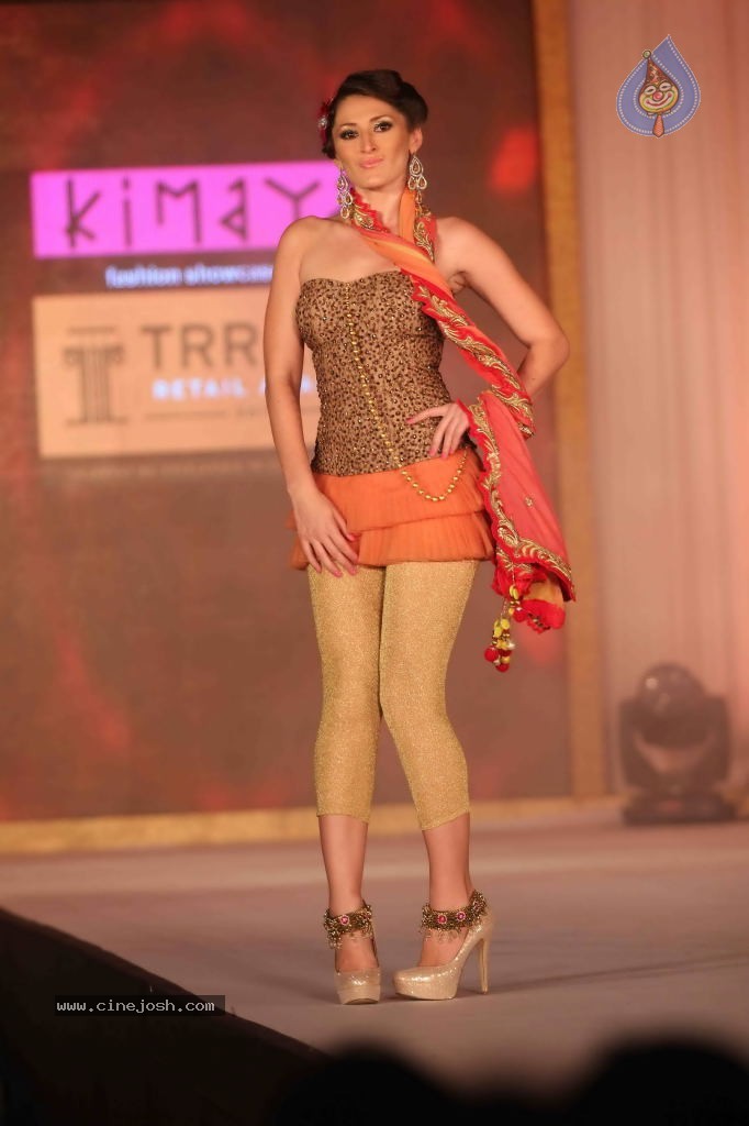 Trrain Retail Awards 2011 Fashion Show - 37 / 51 photos