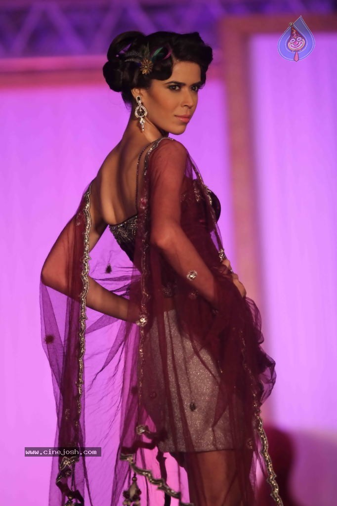 Trrain Retail Awards 2011 Fashion Show - 43 / 51 photos