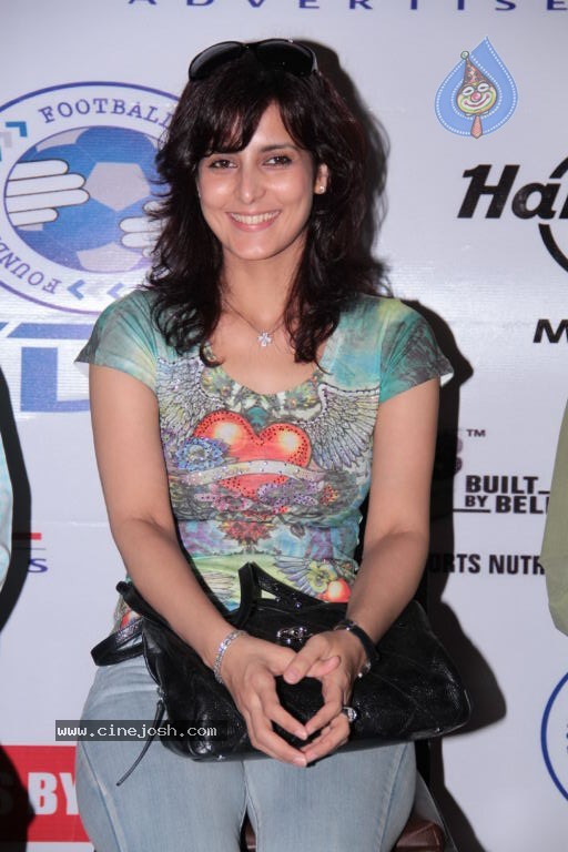 Tulip Joshi at Football Marathon Run 2012 Event - 27 / 42 photos
