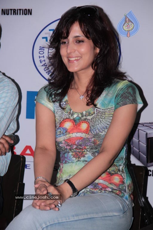 Tulip Joshi at Football Marathon Run 2012 Event - 35 / 42 photos