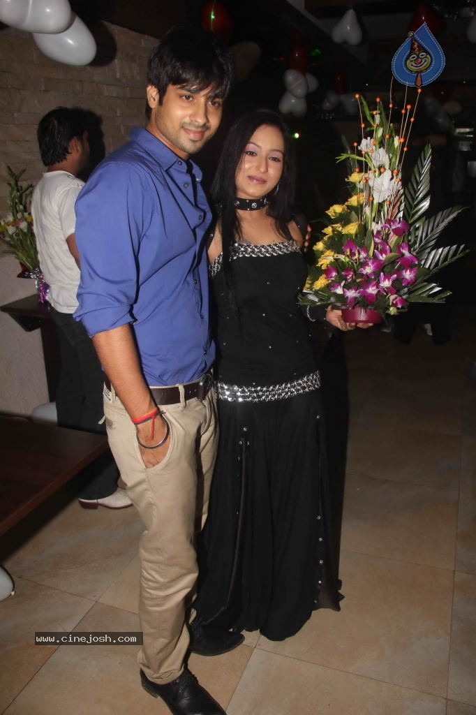 TV Actress Sangeeta Bday Party - 5 / 31 photos