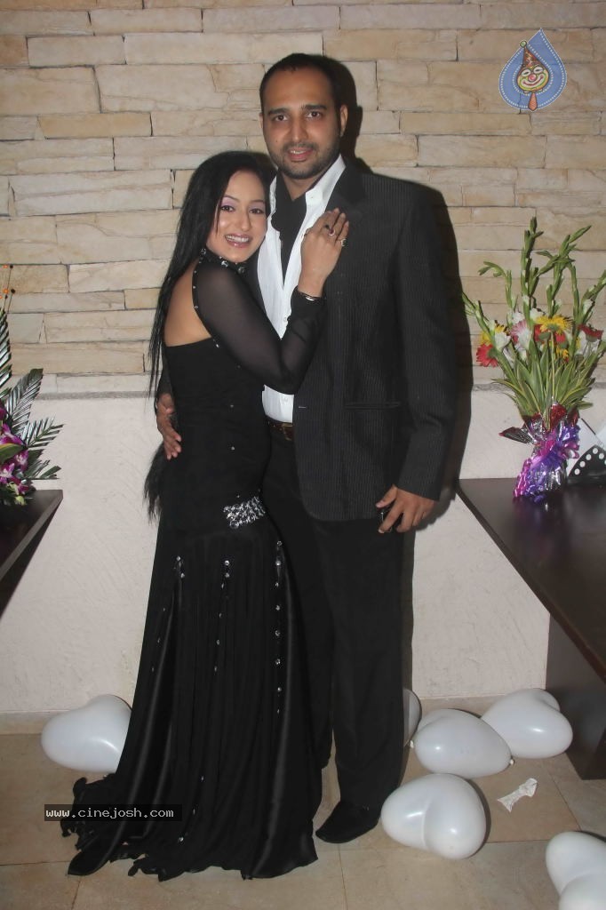 TV Actress Sangeeta Bday Party - 10 / 31 photos