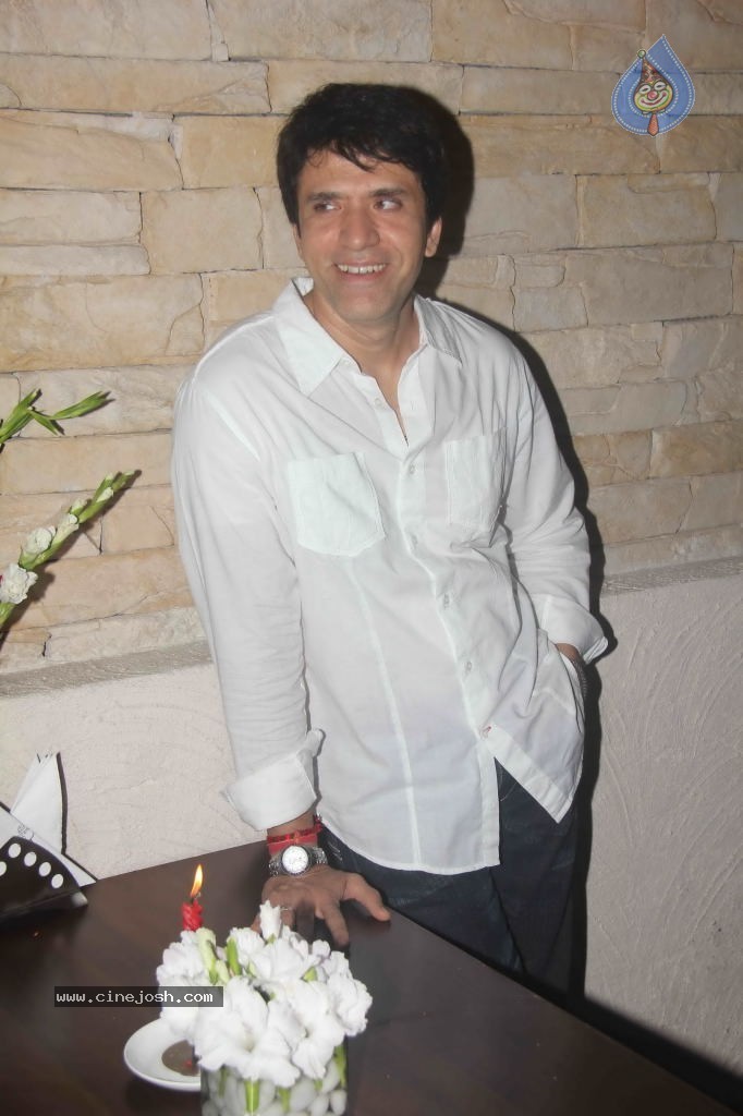 TV Actress Sangeeta Bday Party - 16 / 31 photos