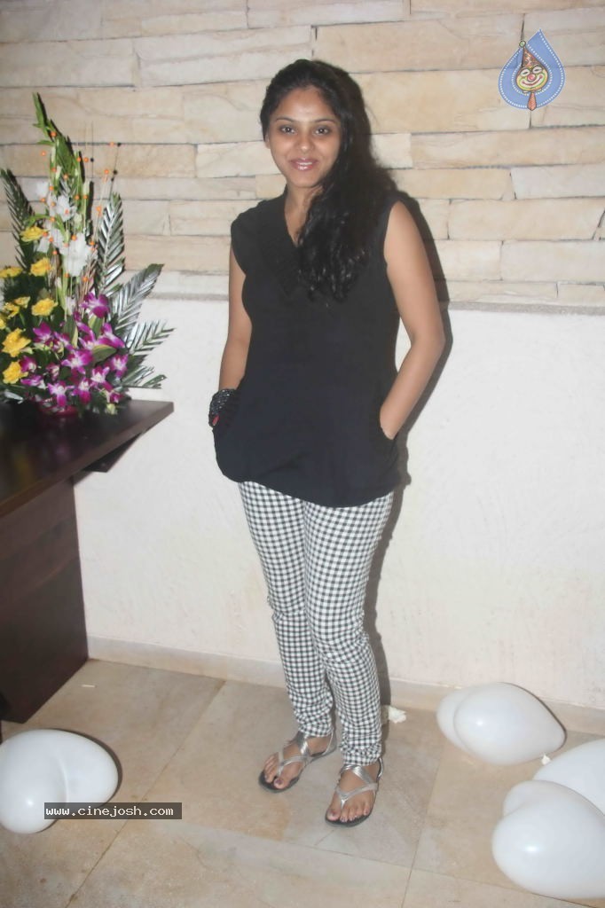 TV Actress Sangeeta Bday Party - 17 / 31 photos