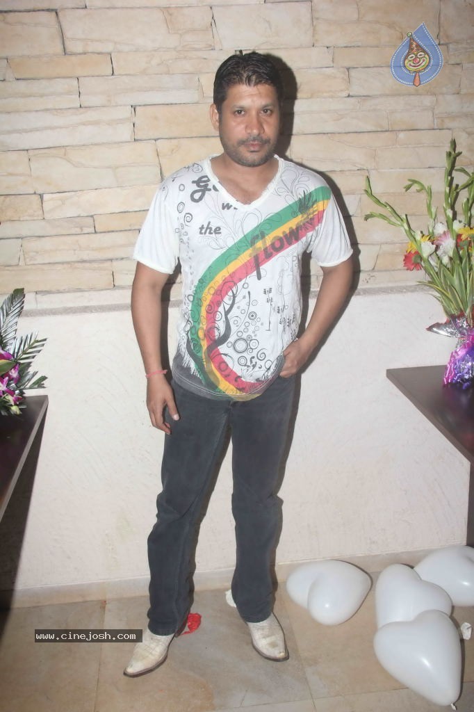 TV Actress Sangeeta Bday Party - 21 / 31 photos