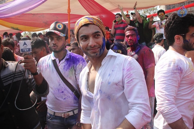 TV Celebrities at BCL Holi 2016 - 20 / 49 photos