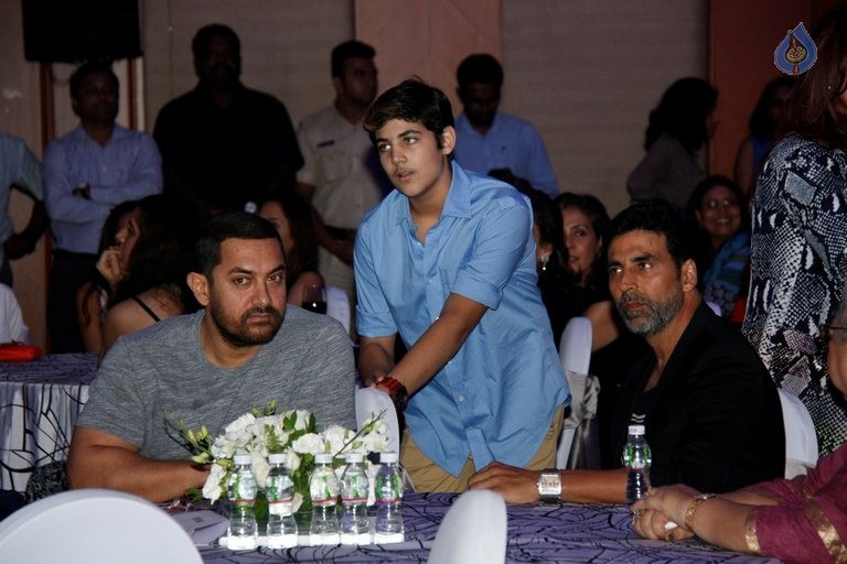 Twinkle Khanna Mrs Funnybones Book Launch - 7 / 42 photos