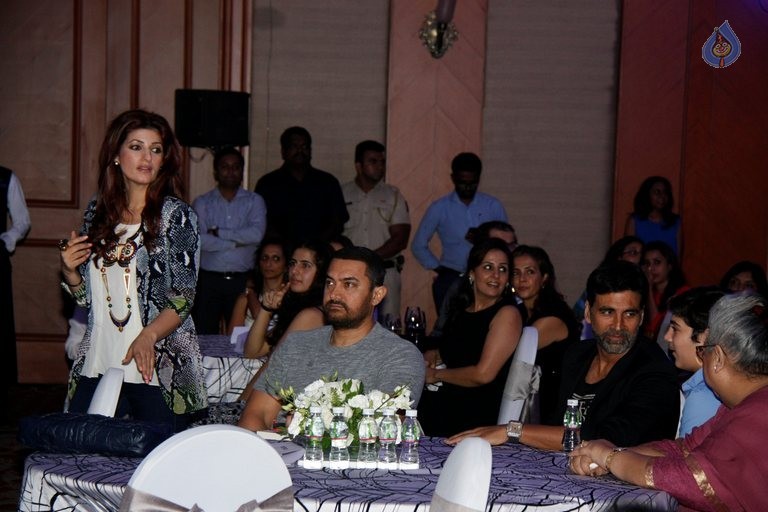 Twinkle Khanna Mrs Funnybones Book Launch - 20 / 42 photos