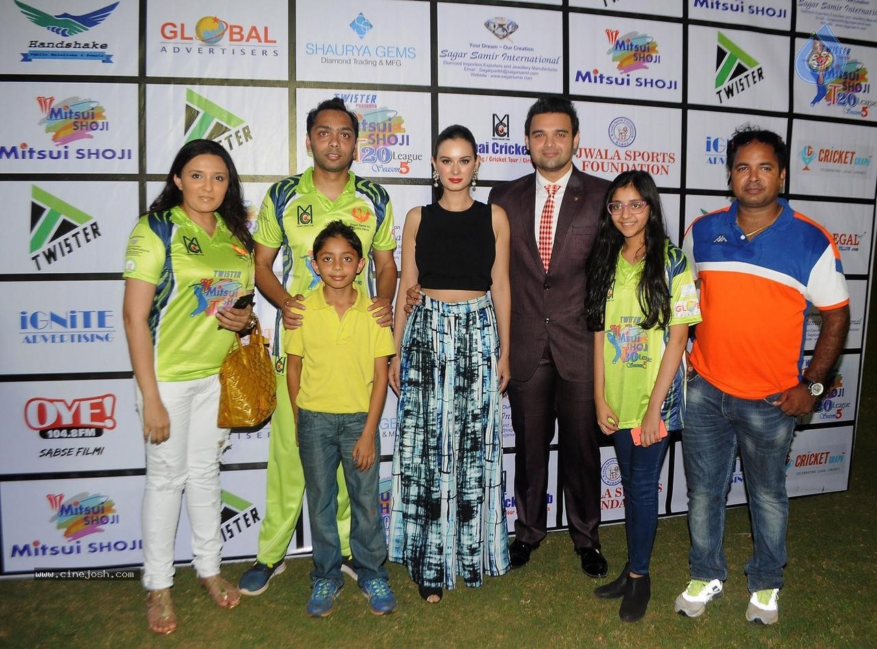 Twister Mitsui Shoji T 20 League Season 5 - 35 / 40 photos