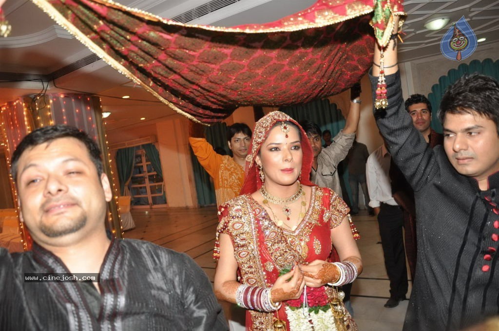 Udita Goswami & Mohit Suri Wedding Ceremony - 36 / 81 photos