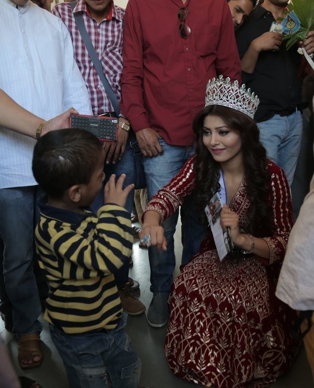 Urvashi Rautela Celebrates Children Day - 5 / 6 photos