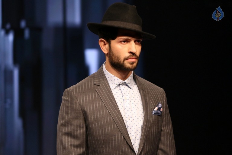 Van Heusen and GQ Fashion Nights 2016 - 3 / 42 photos