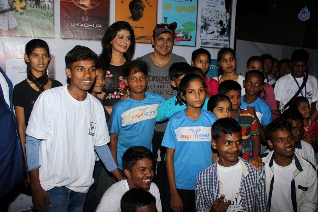 Varun Dhawan Encourage Young Film Makers at Film Festival - 4 / 21 photos