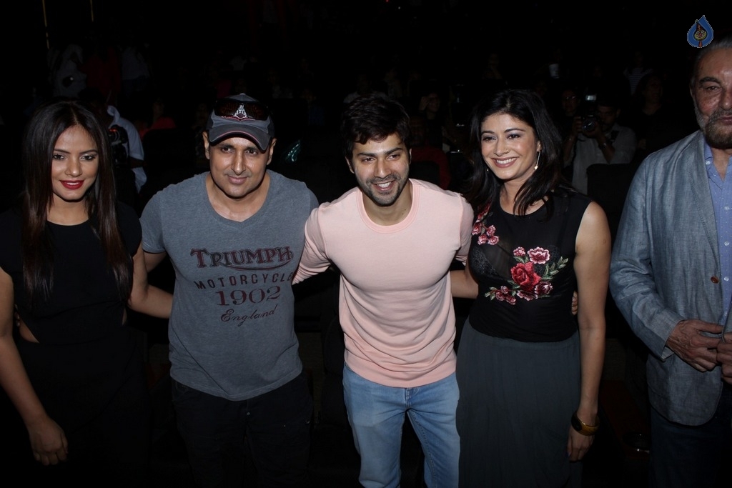 Varun Dhawan Encourage Young Film Makers at Film Festival - 10 / 21 photos