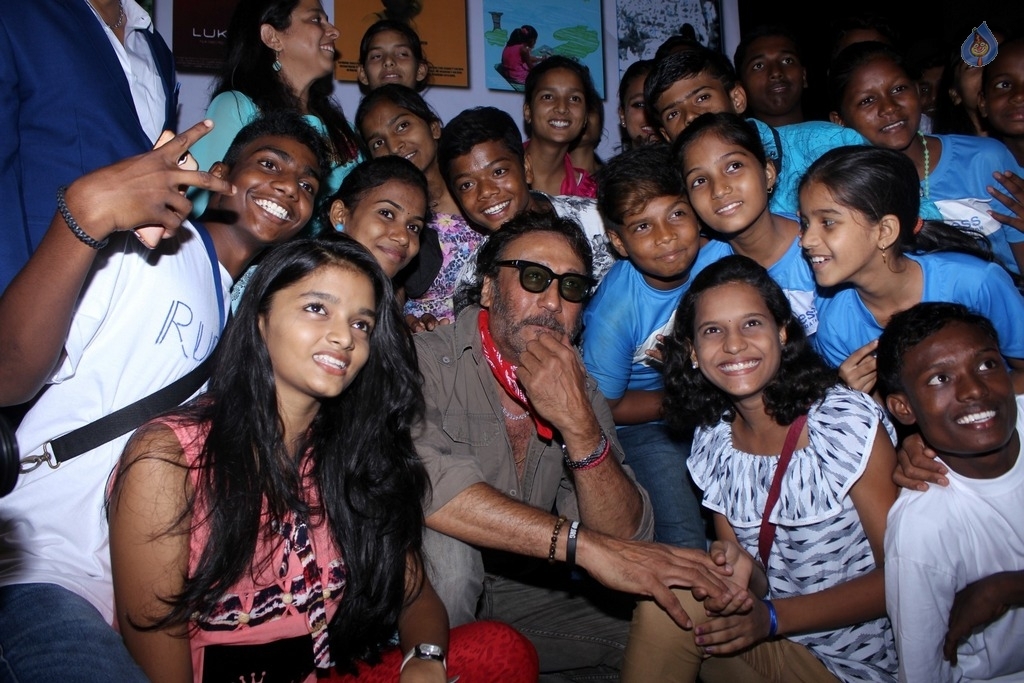 Varun Dhawan Encourage Young Film Makers at Film Festival - 12 / 21 photos