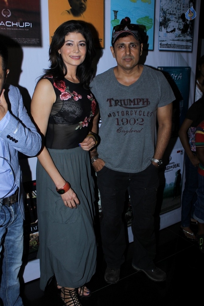 Varun Dhawan Encourage Young Film Makers at Film Festival - 15 / 21 photos