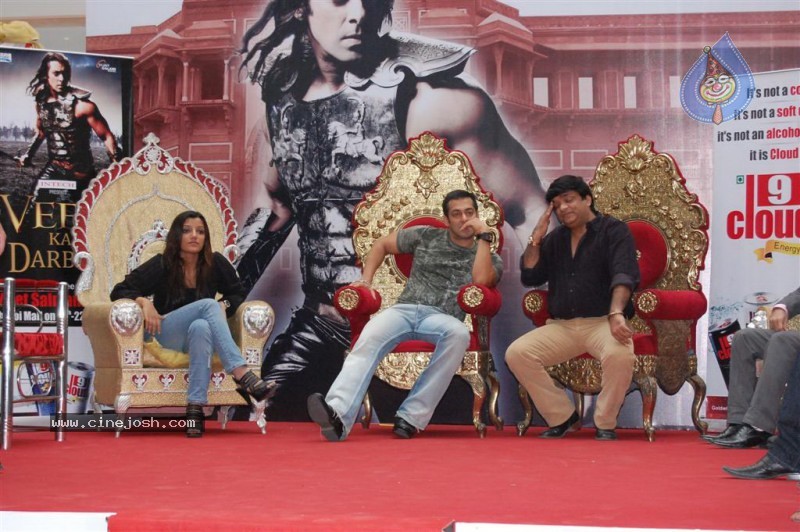 Veer At Salman Khan Conquers Suburban Mall And Hosts his Darbar Stills - 39 / 46 photos