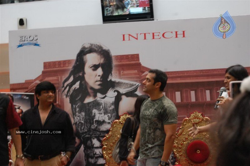 Veer At Salman Khan Conquers Suburban Mall And Hosts his Darbar Stills - 45 / 46 photos