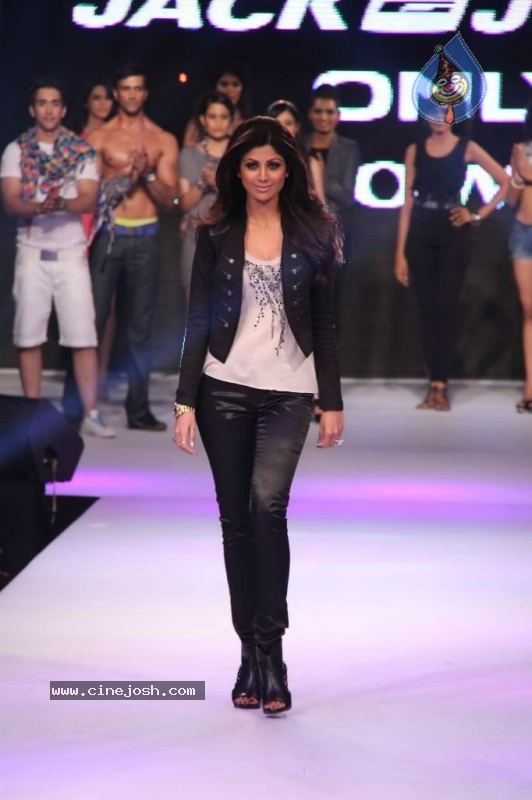 Vero Moda Fashion Show at Race Course Club - 16 / 66 photos