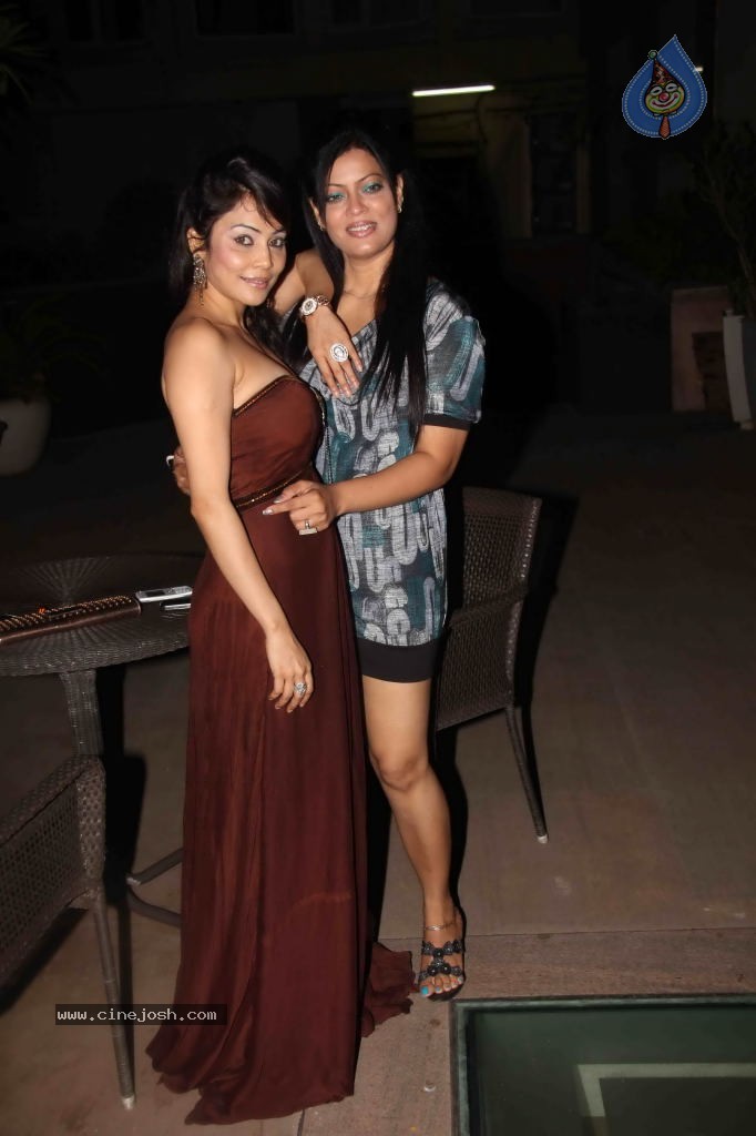 Vesteria High End Decor Showroom Launch - 34 / 67 photos