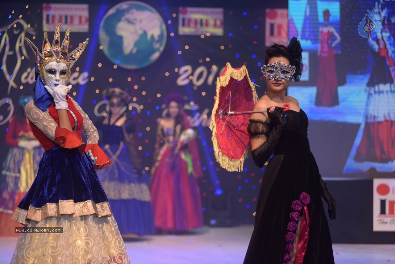 Vibrance 2015 Fashion Show - 22 / 62 photos
