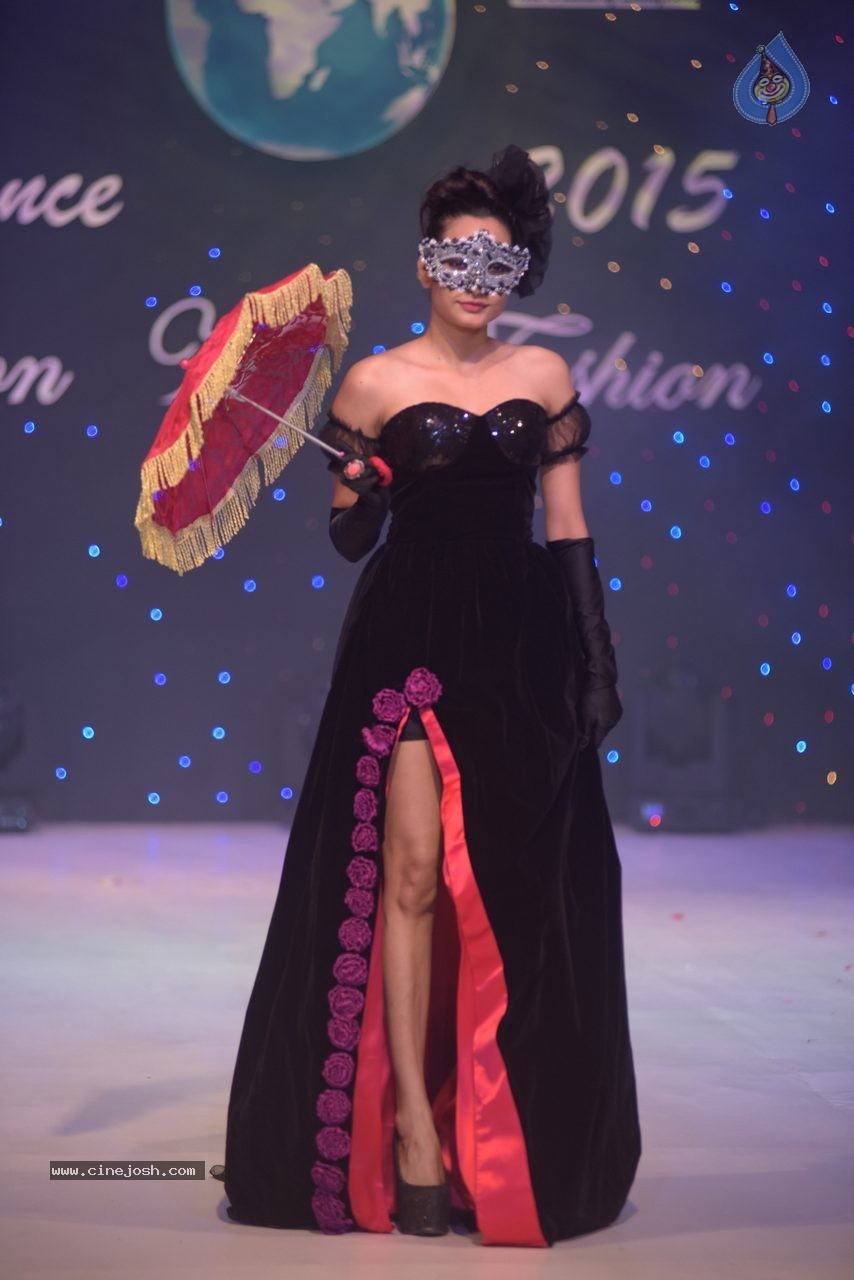 Vibrance 2015 Fashion Show - 38 / 62 photos