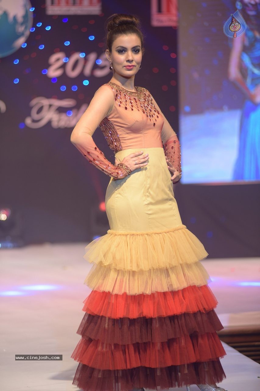 Vibrance 2015 Fashion Show - 51 / 62 photos