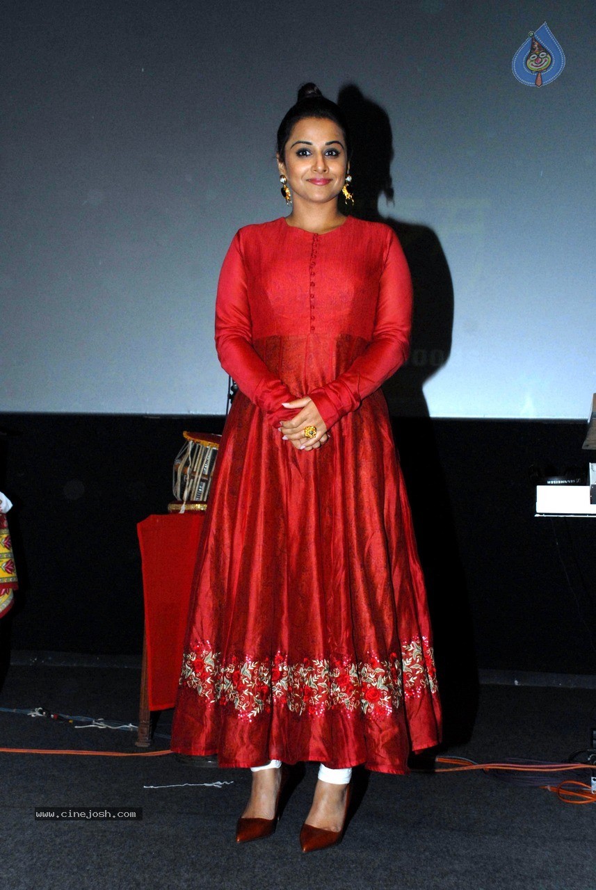 Vidya Balan at Cultural Hub Event - 11 / 39 photos