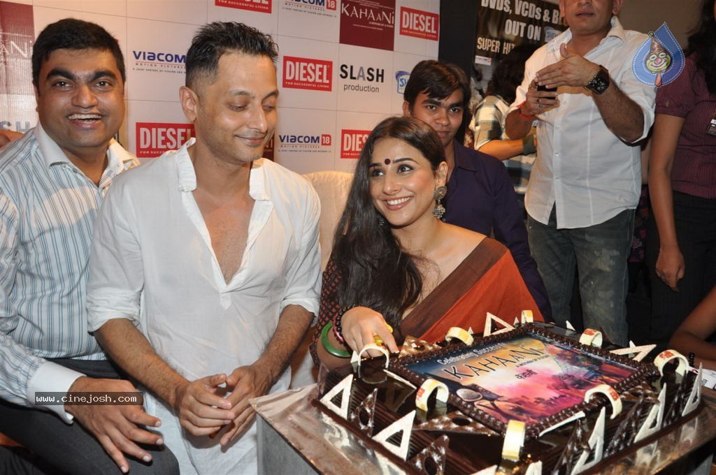 Vidya Balan at Kahaani DVD Launch - 7 / 71 photos