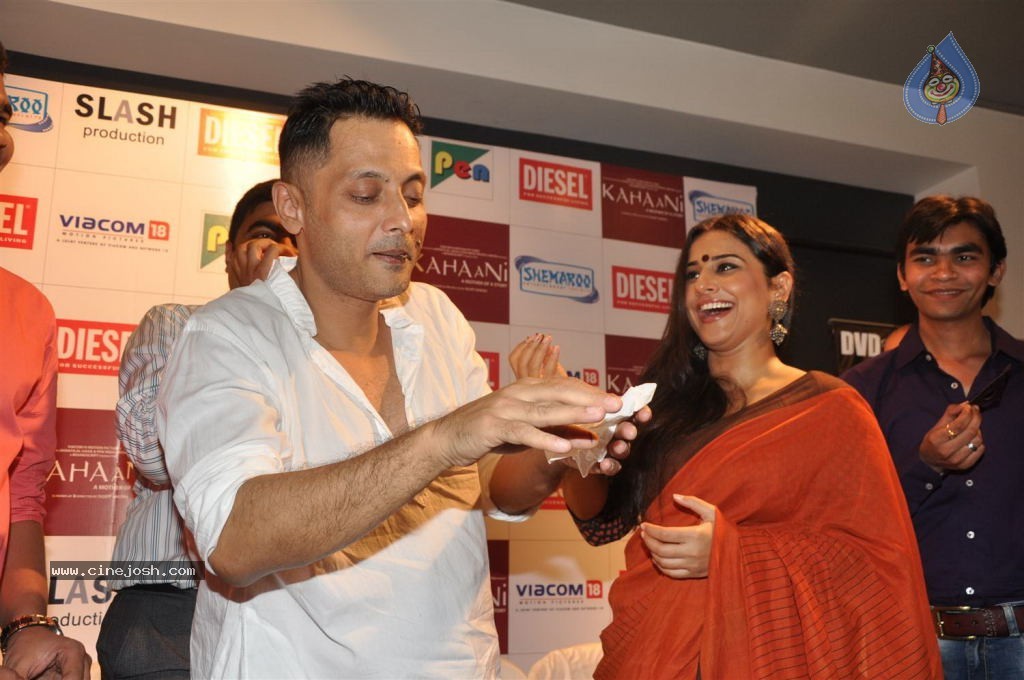 Vidya Balan at Kahaani DVD Launch - 14 / 71 photos