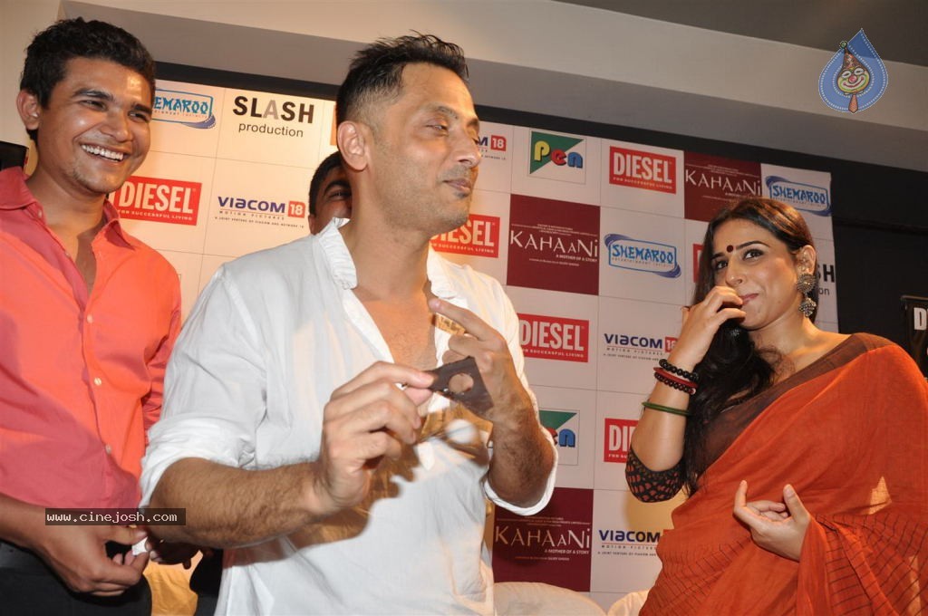 Vidya Balan at Kahaani DVD Launch - 19 / 71 photos