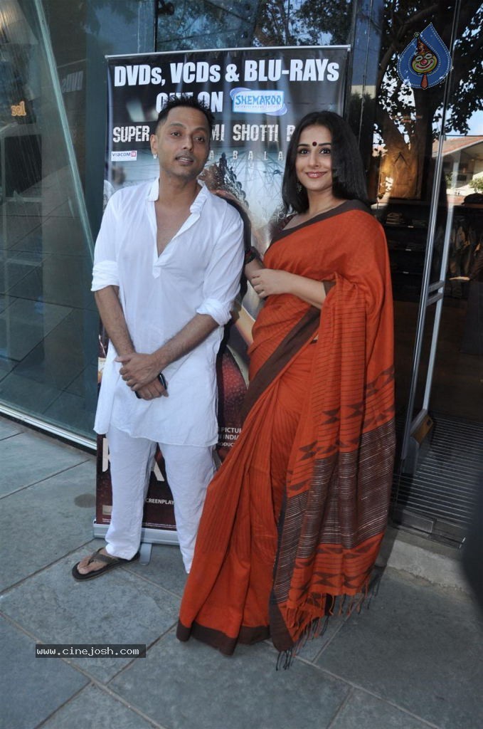 Vidya Balan at Kahaani DVD Launch - 28 / 71 photos