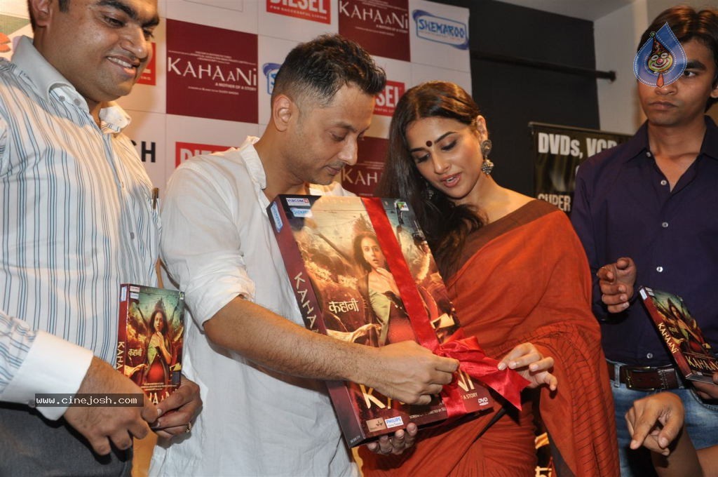 Vidya Balan at Kahaani DVD Launch - 64 / 71 photos