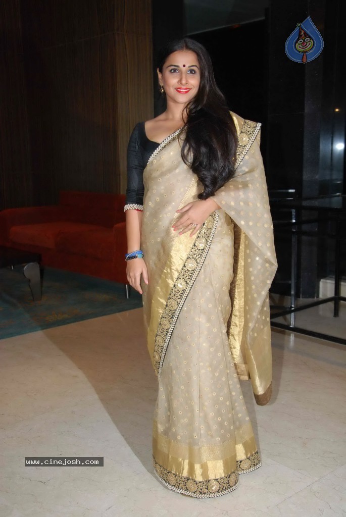 Vidya Balan at Tera Bayaan Ghalib Album Launch - 11 / 48 photos