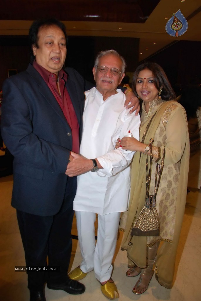 Vidya Balan at Tera Bayaan Ghalib Album Launch - 24 / 48 photos