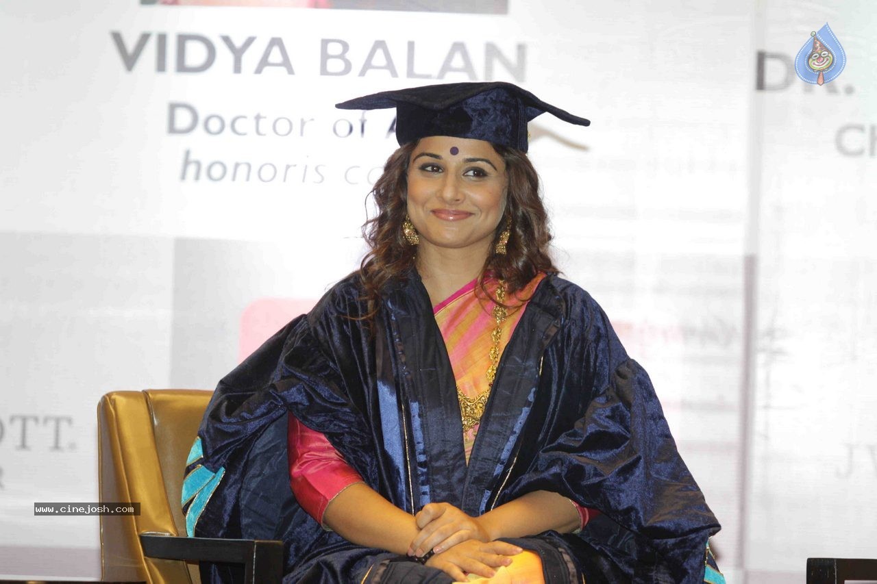 Vidya Balan Honoured With Doctor of Arts Honoris Causa Degree - 22 / 54 photos