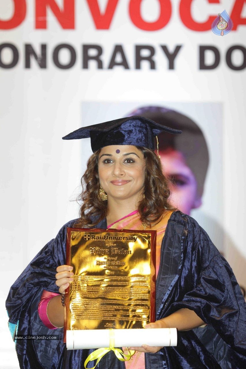 Vidya Balan Honoured With Doctor of Arts Honoris Causa Degree - 32 / 54 photos