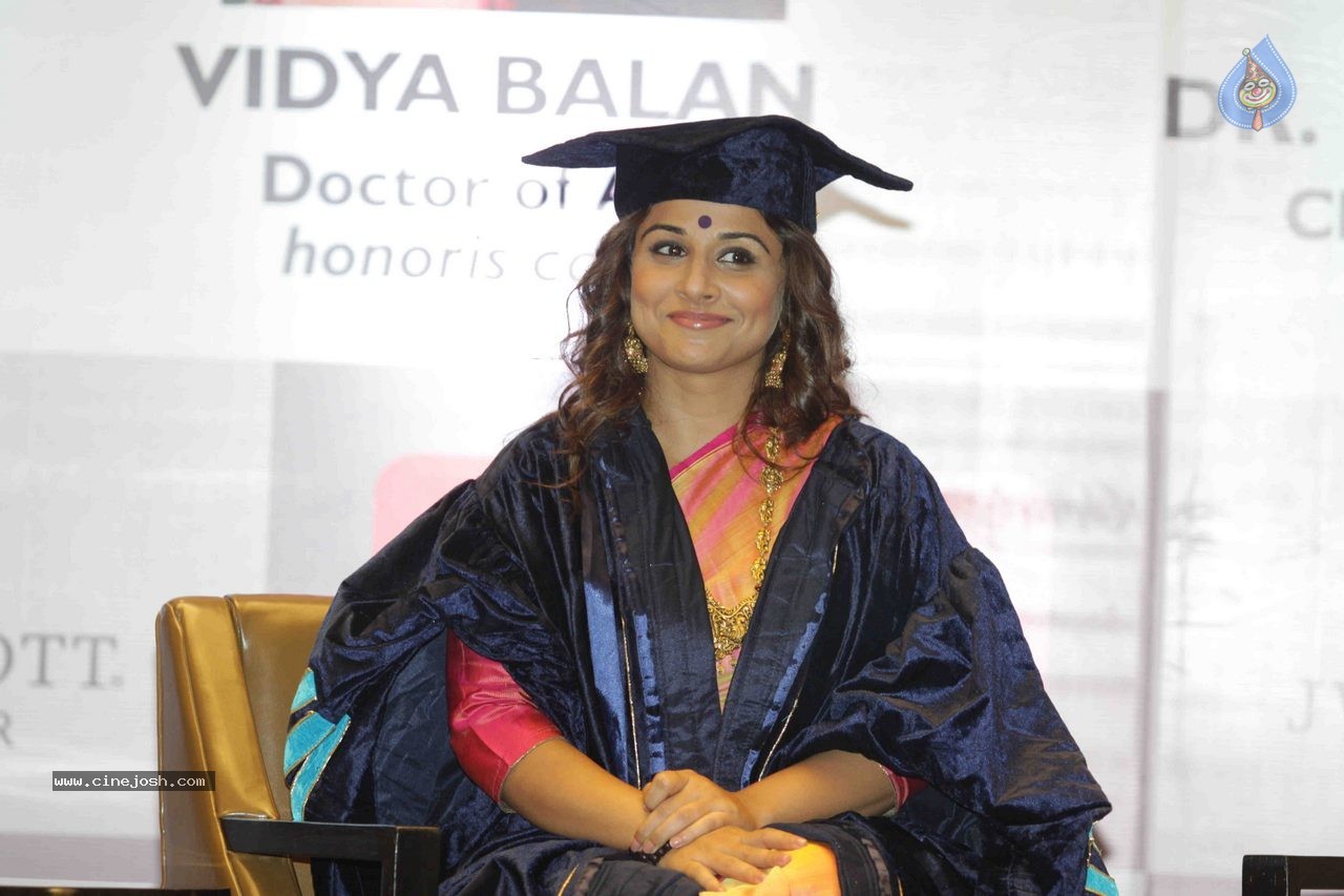 Vidya Balan Honoured With Doctor of Arts Honoris Causa Degree - 35 / 54 photos