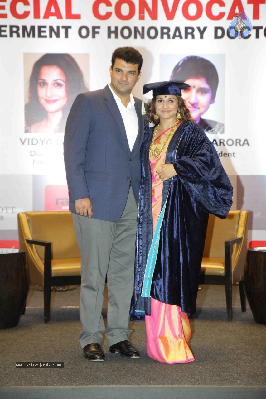 Vidya Balan Honoured With Doctor of Arts Honoris Causa Degree - 36 / 54 photos