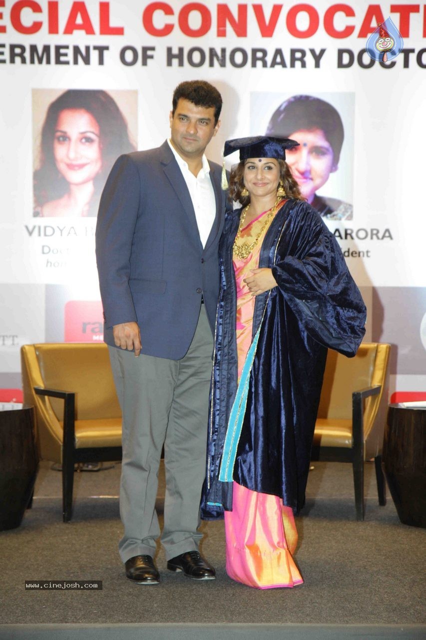 Vidya Balan Honoured With Doctor of Arts Honoris Causa Degree - 37 / 54 photos
