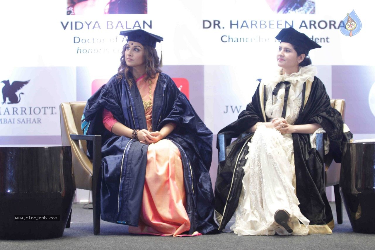 Vidya Balan Honoured With Doctor of Arts Honoris Causa Degree - 40 / 54 photos