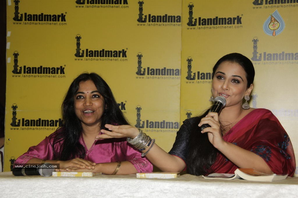 Vidya Balan Launches Unhooked Novel - 14 / 55 photos