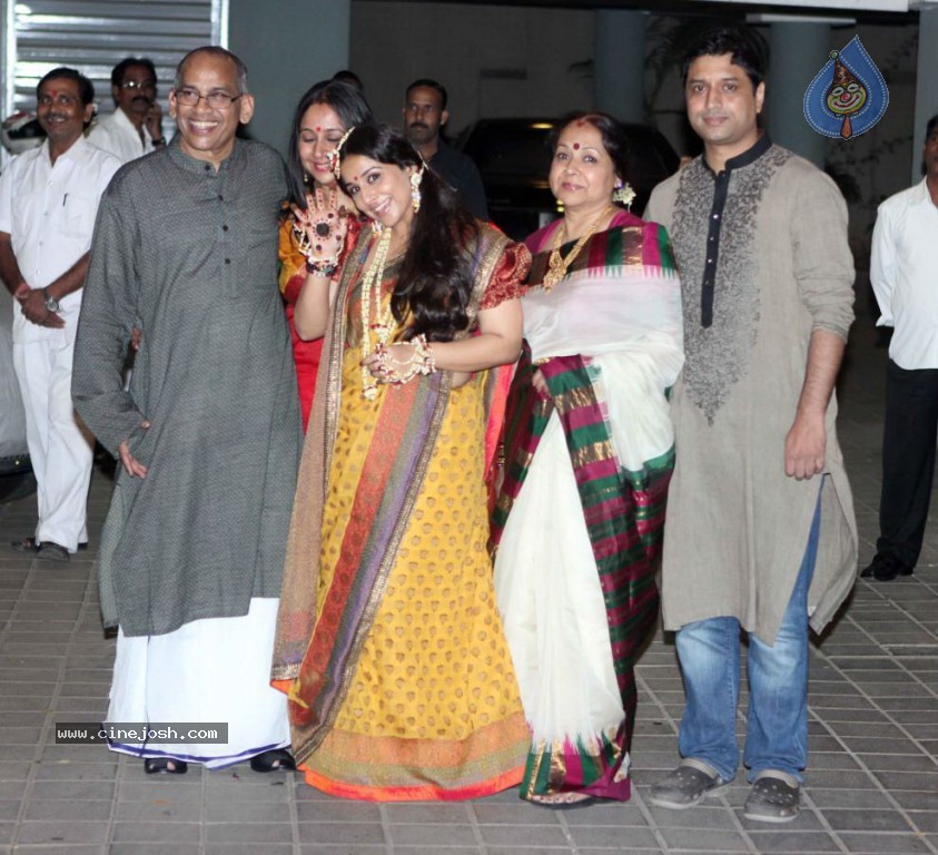 Vidya Balan Mehendi Ceremony - 4 / 20 photos