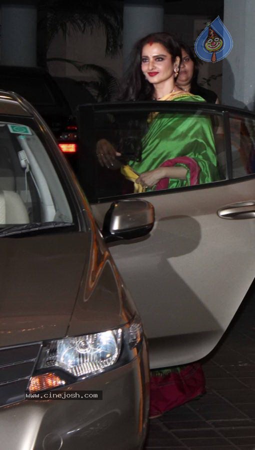 Vidya Balan Mehendi Ceremony - 10 / 20 photos