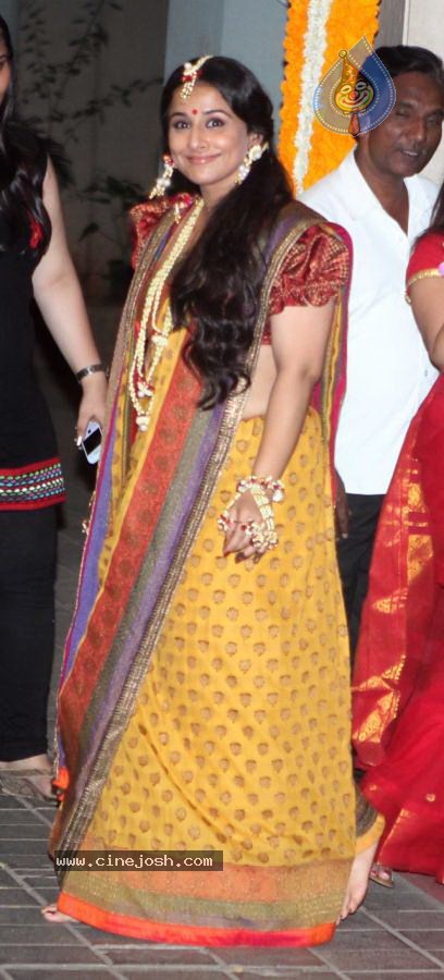 Vidya Balan Mehendi Ceremony - 17 / 20 photos