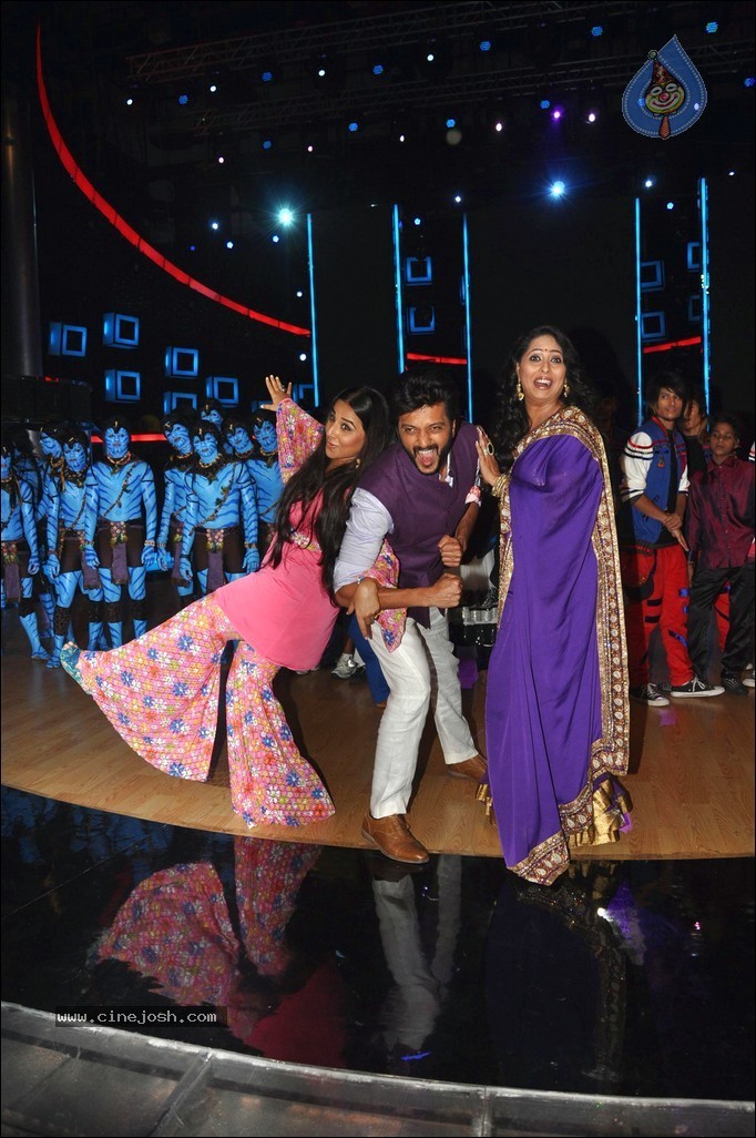 Vidya Balan n Emraan Hashmi Promotes Ghanchakkar - 22 / 48 photos