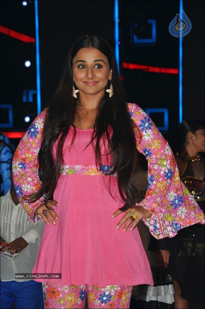 Vidya Balan n Emraan Hashmi Promotes Ghanchakkar - 23 / 48 photos