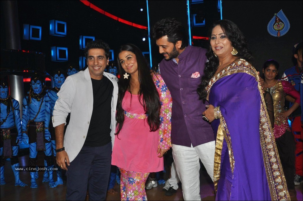 Vidya Balan n Emraan Hashmi Promotes Ghanchakkar - 28 / 48 photos