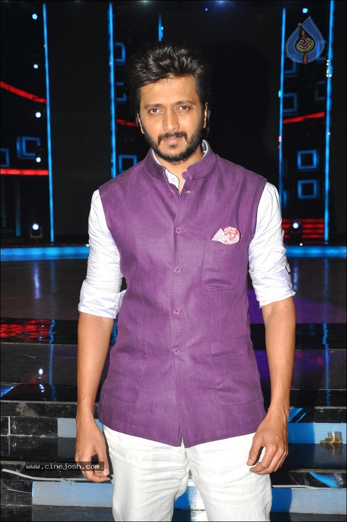 Vidya Balan n Emraan Hashmi Promotes Ghanchakkar - 32 / 48 photos