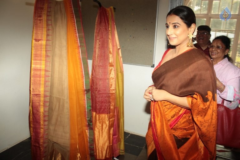 Vidya Balan Unveiles Designers Summer Collection - 26 / 42 photos